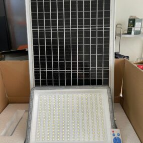 đèn pha led năng lượng mặt trời 400w vỏ nhôm cao cấp