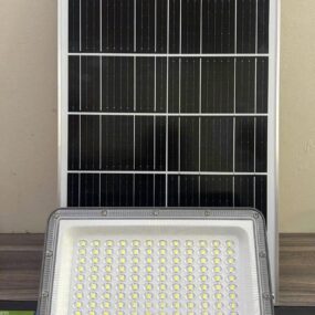 Đèn pha led năng lượng mặt trời 200w vỏ nhôm mẫu A