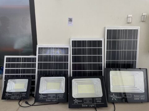 đèn pha led năng lượng mặt trời 100W 200w 300W 400W